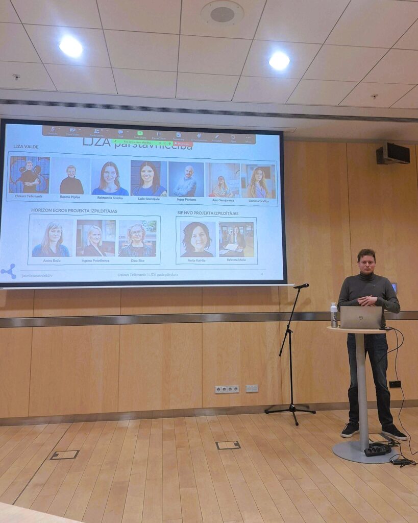 Oskars Teikmanis prezentē slaidu ar LJZA pārstāvniecību